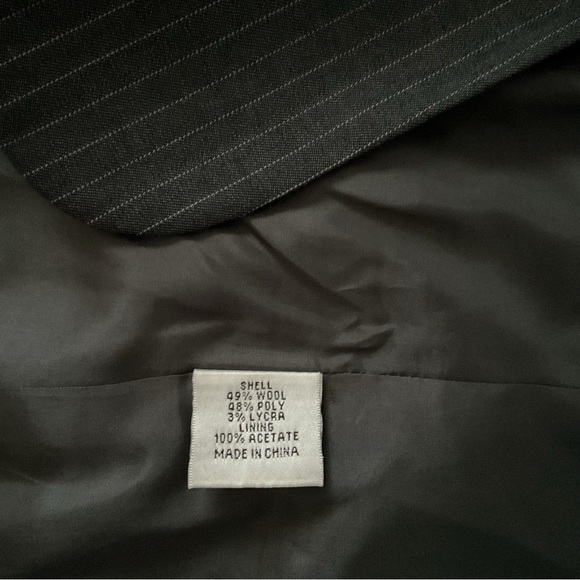 Emanuel Ungaro women's grey pinstripe business suit US 8 - Picture 5 of 5
